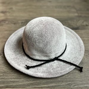Marcus Adler hat (like new)